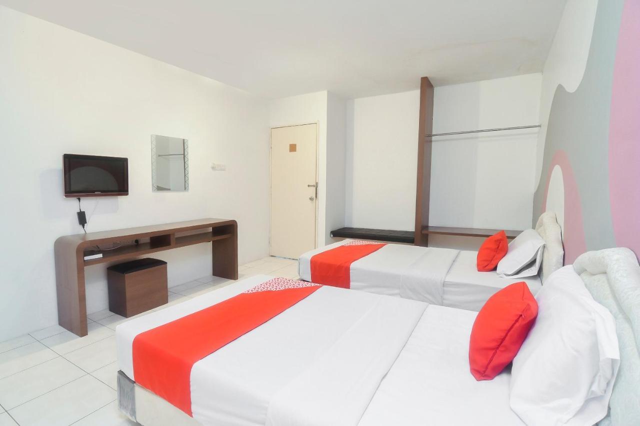 Oyo 44034 Furama Lodging House Kuching Eksteriør billede