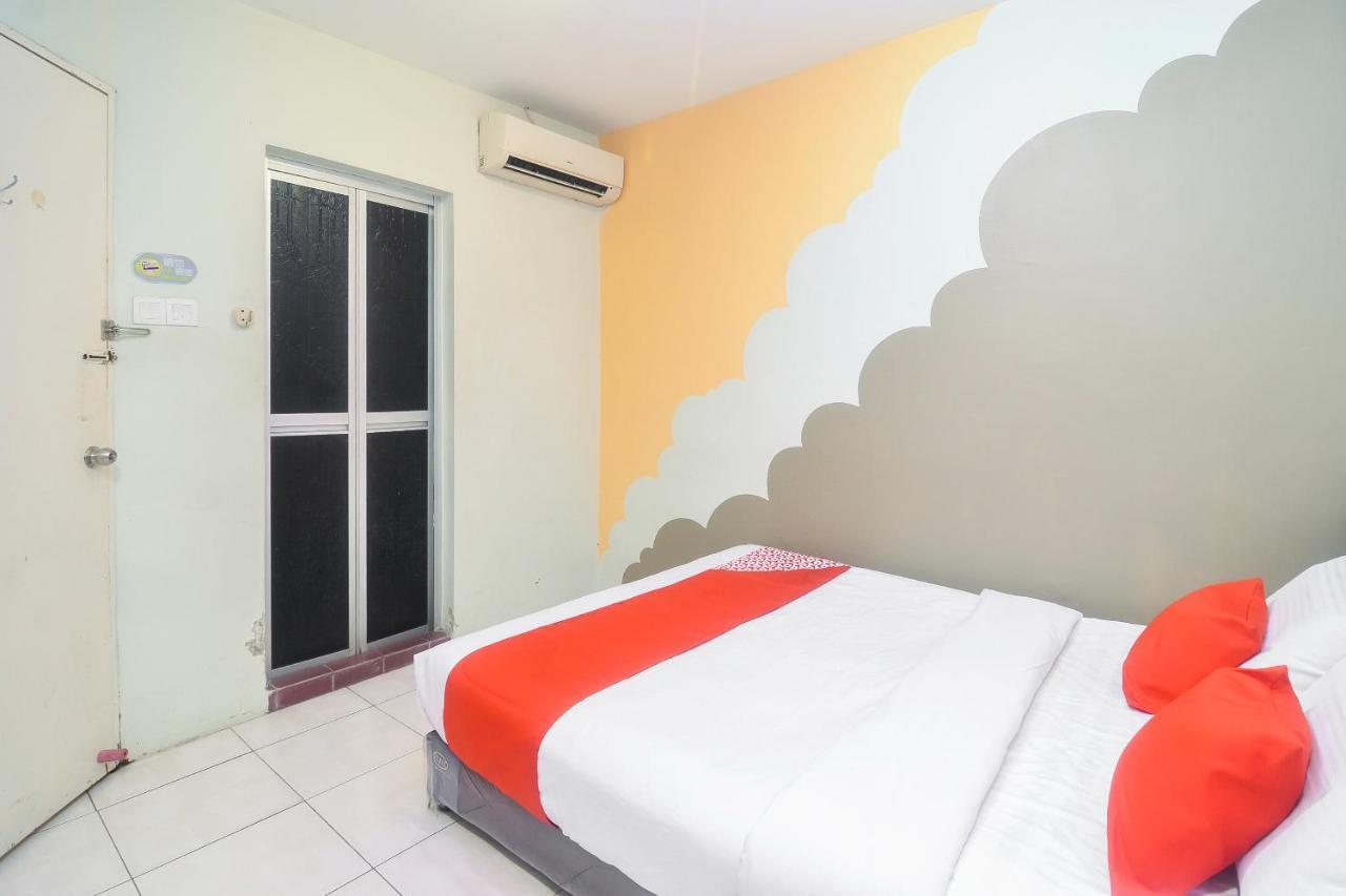 Oyo 44034 Furama Lodging House Kuching Eksteriør billede