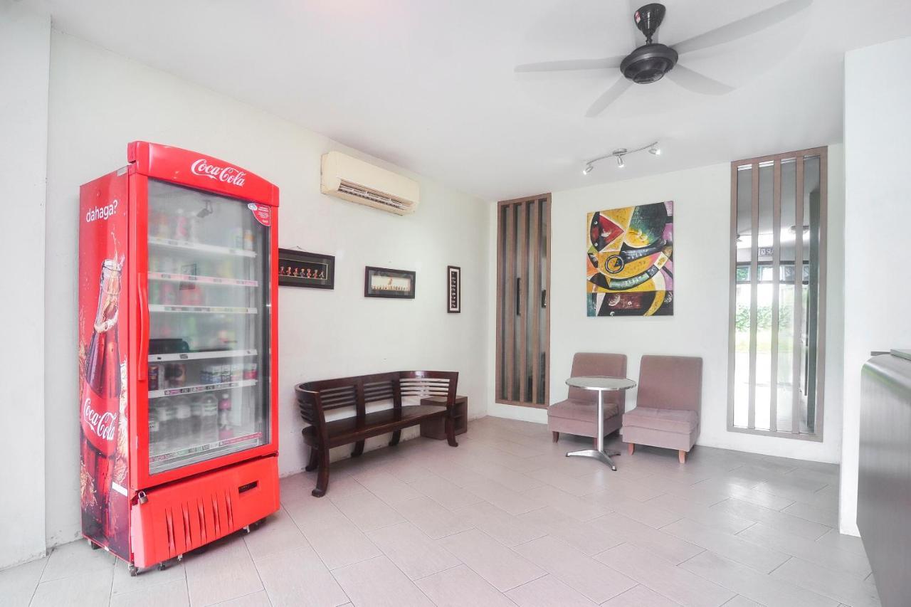 Oyo 44034 Furama Lodging House Kuching Eksteriør billede