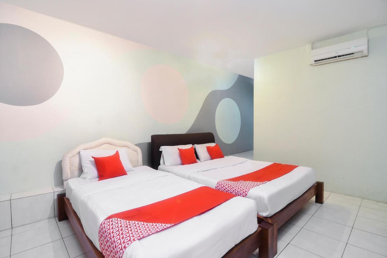 Oyo 44034 Furama Lodging House Kuching Eksteriør billede