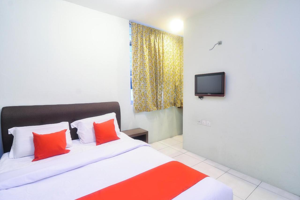 Oyo 44034 Furama Lodging House Kuching Eksteriør billede