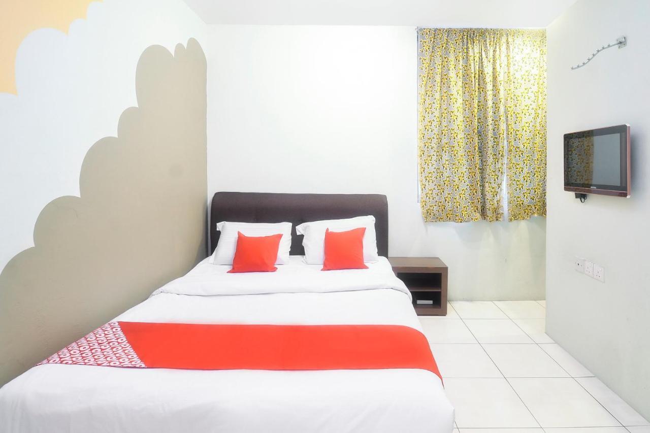 Oyo 44034 Furama Lodging House Kuching Eksteriør billede