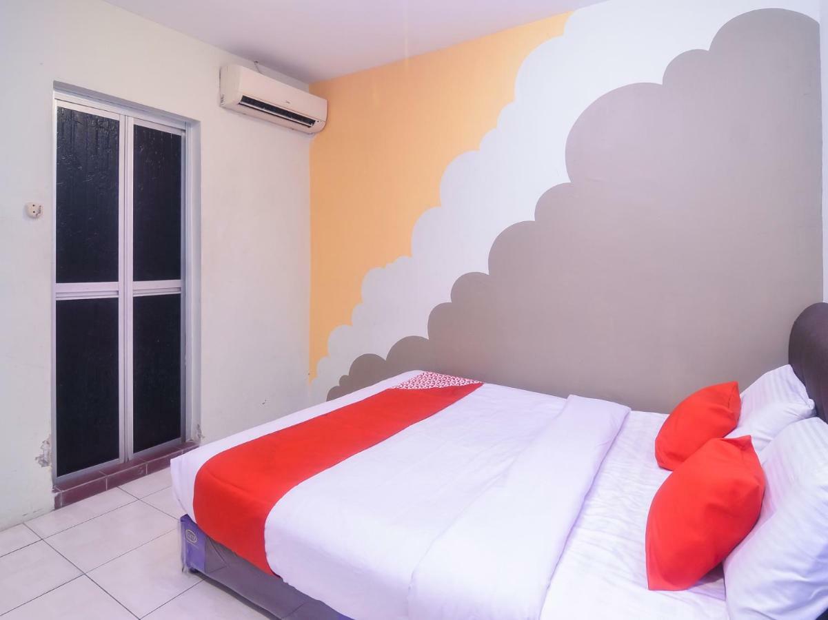 Oyo 44034 Furama Lodging House Kuching Eksteriør billede