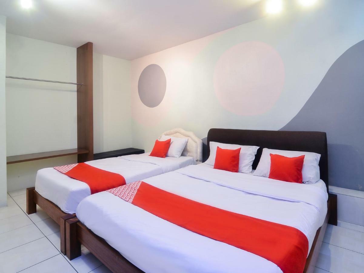 Oyo 44034 Furama Lodging House Kuching Eksteriør billede