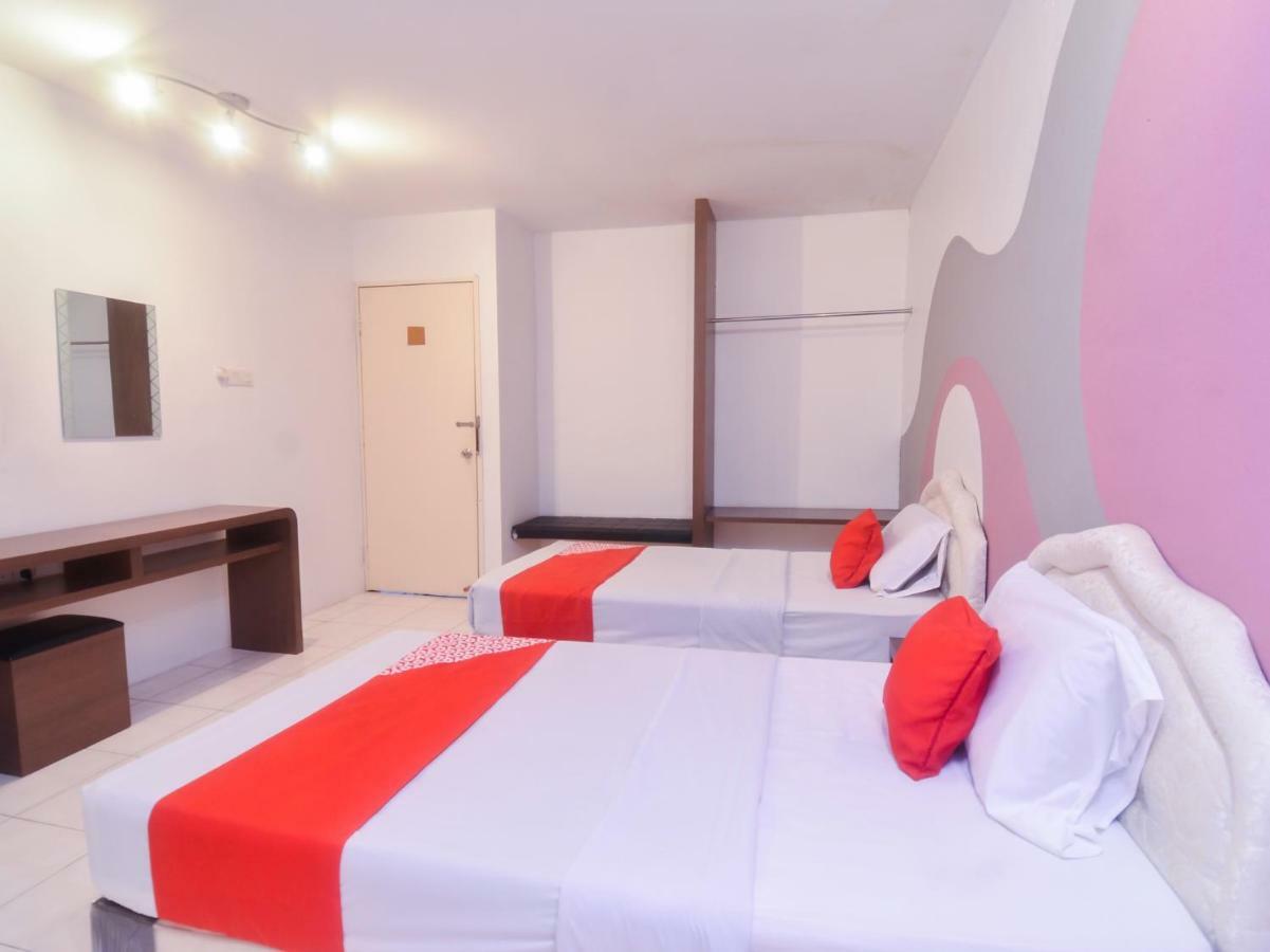 Oyo 44034 Furama Lodging House Kuching Eksteriør billede