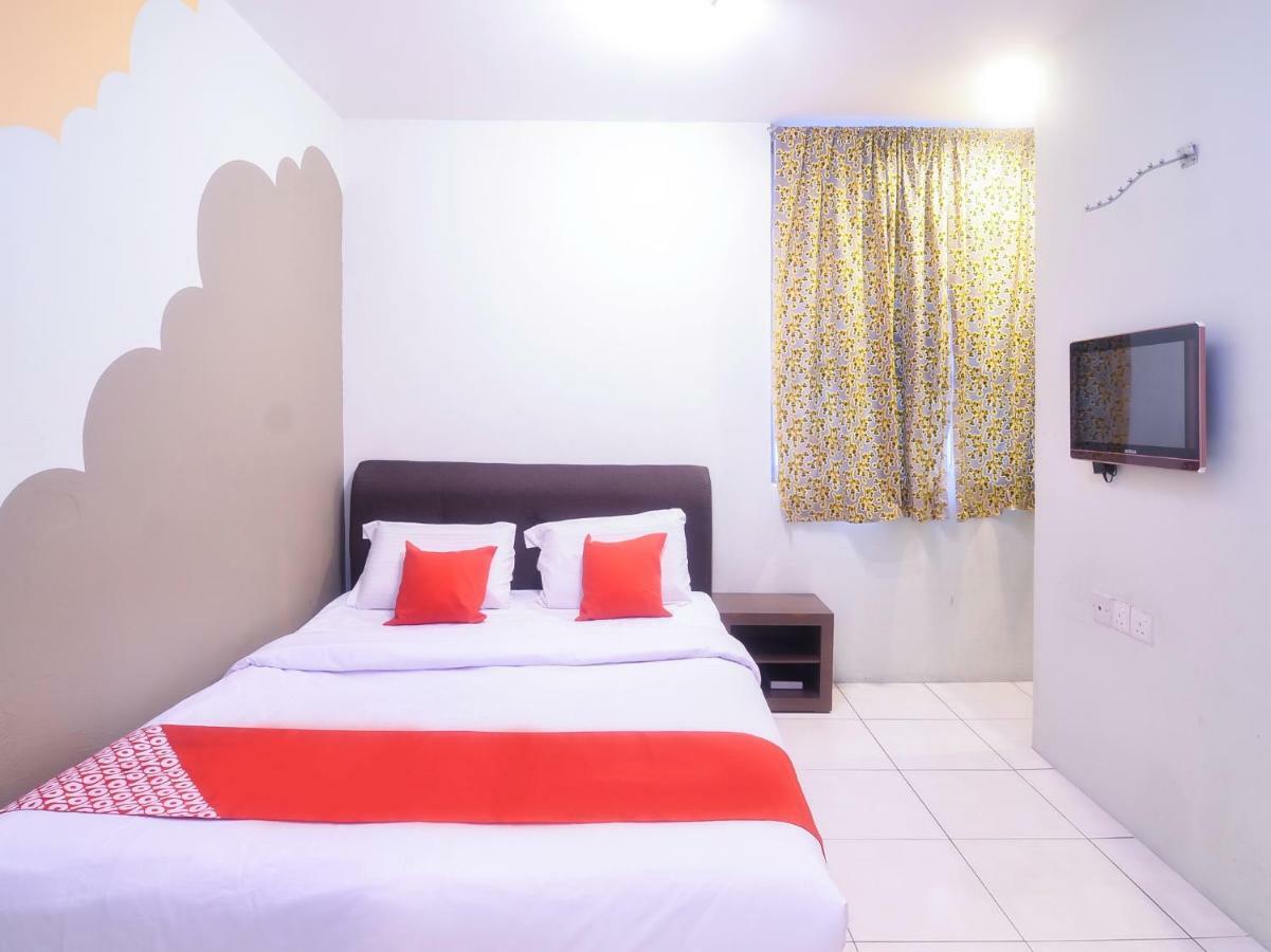 Oyo 44034 Furama Lodging House Kuching Eksteriør billede